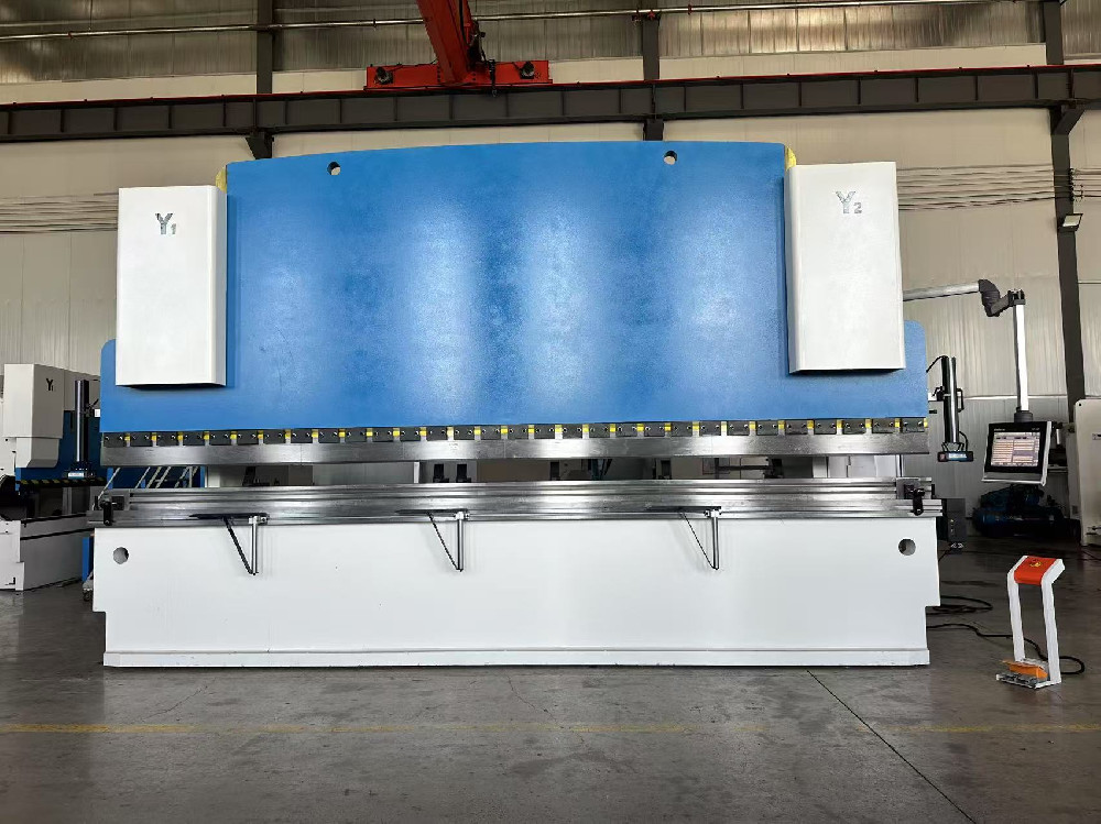 Metal bending machine